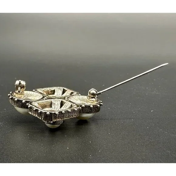 Vintage Brooch Pin Faux Pearl Rhinestones Silver Tone Victorian Style Jewelry - Picture 4 of 7